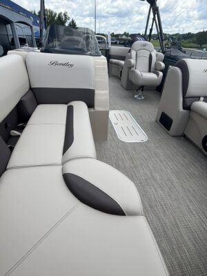 2026 Bentley 223 Legacy Navigator