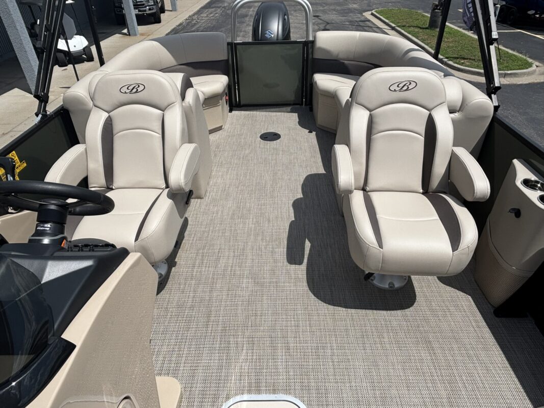 2026 Bentley 223 Legacy Navigator