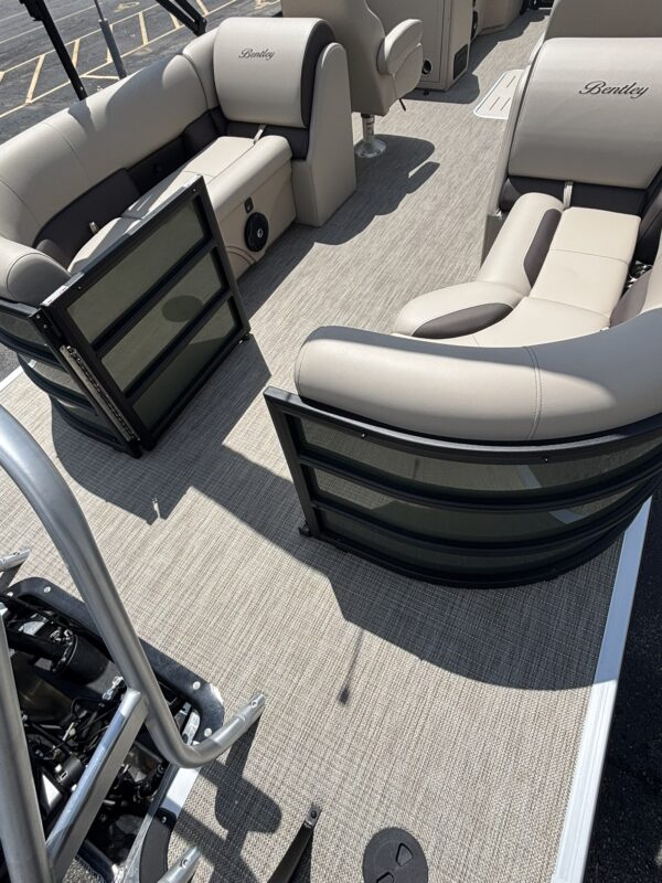 2026 Bentley 223 Legacy Navigator
