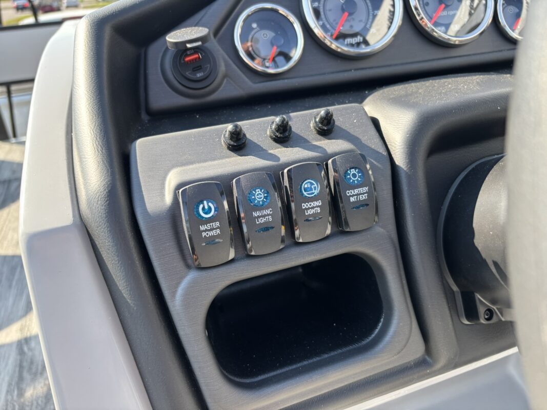 2026 Bentley 220 Fish CWT