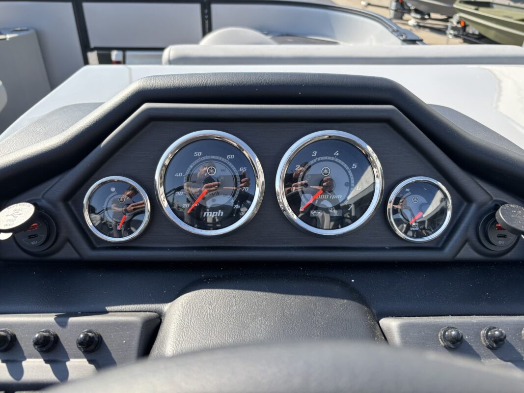 2026 Bentley 220 Fish CWT