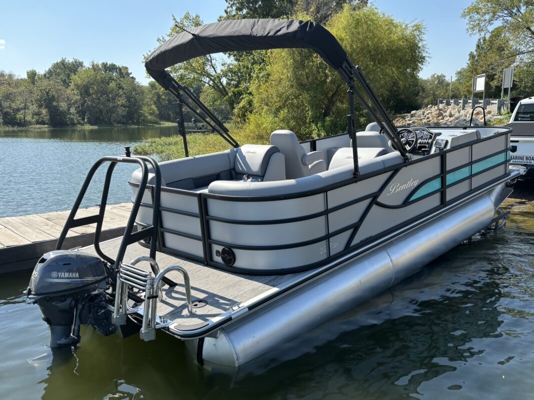 2026 Bentley 220 Fish CWT