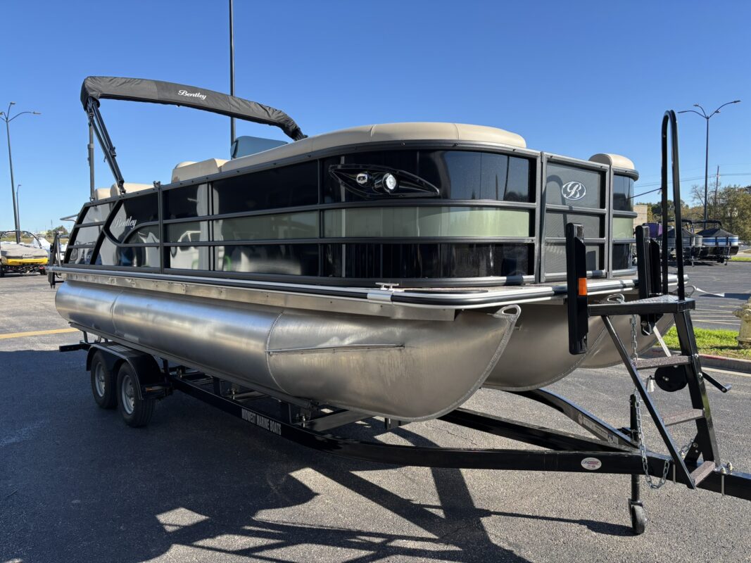 2026 Bentley 223 Legacy QSB