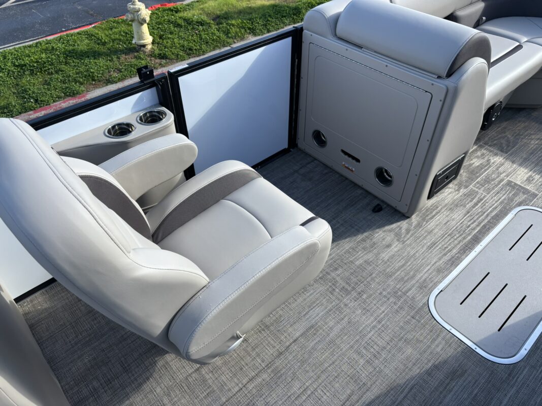2026 Bentley 223 Legacy Navigator