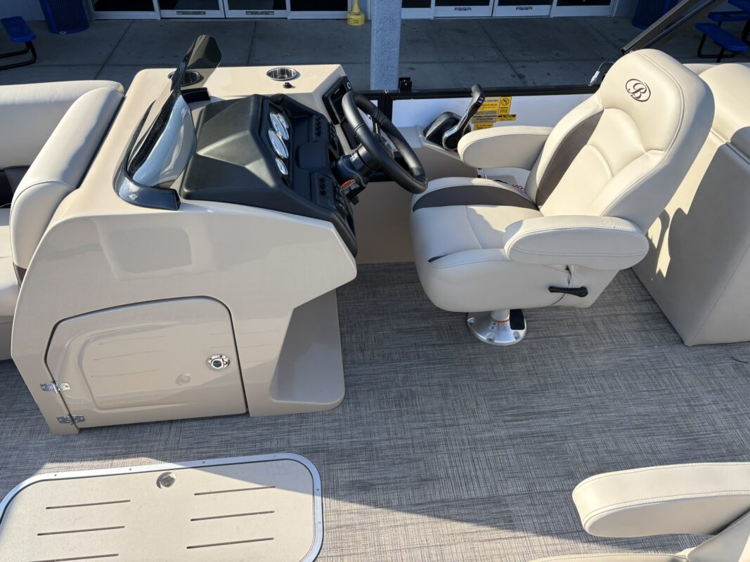 2026 Bentley 223 Legacy Navigator