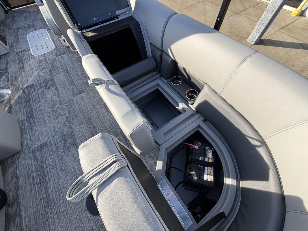 2026 Bentley 223 Legacy Navigator