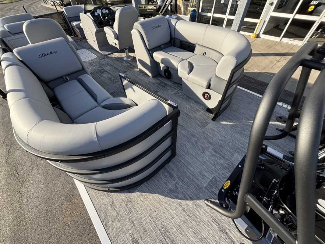 2026 Bentley 223 Legacy Navigator