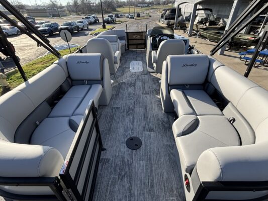 2026 Bentley 223 Legacy Navigator