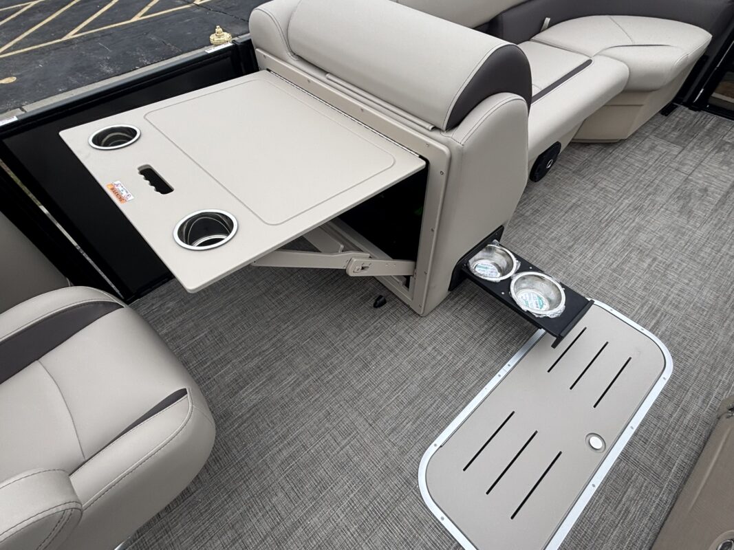 2026 Bentley 223 Legacy Navigator