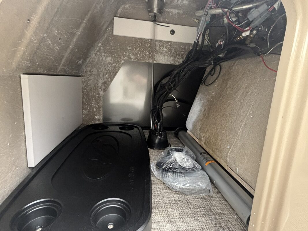 2026 Bentley 223 Legacy Navigator