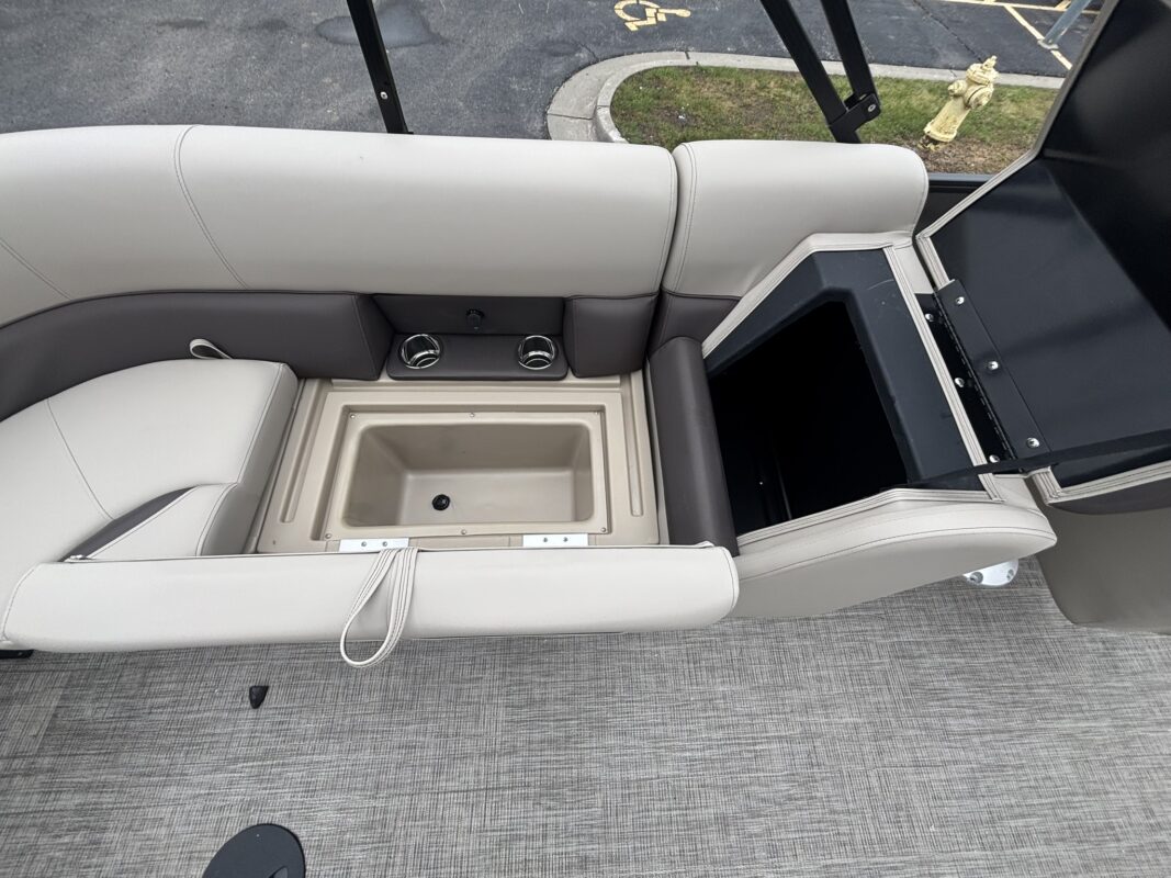 2026 Bentley 223 Legacy Navigator