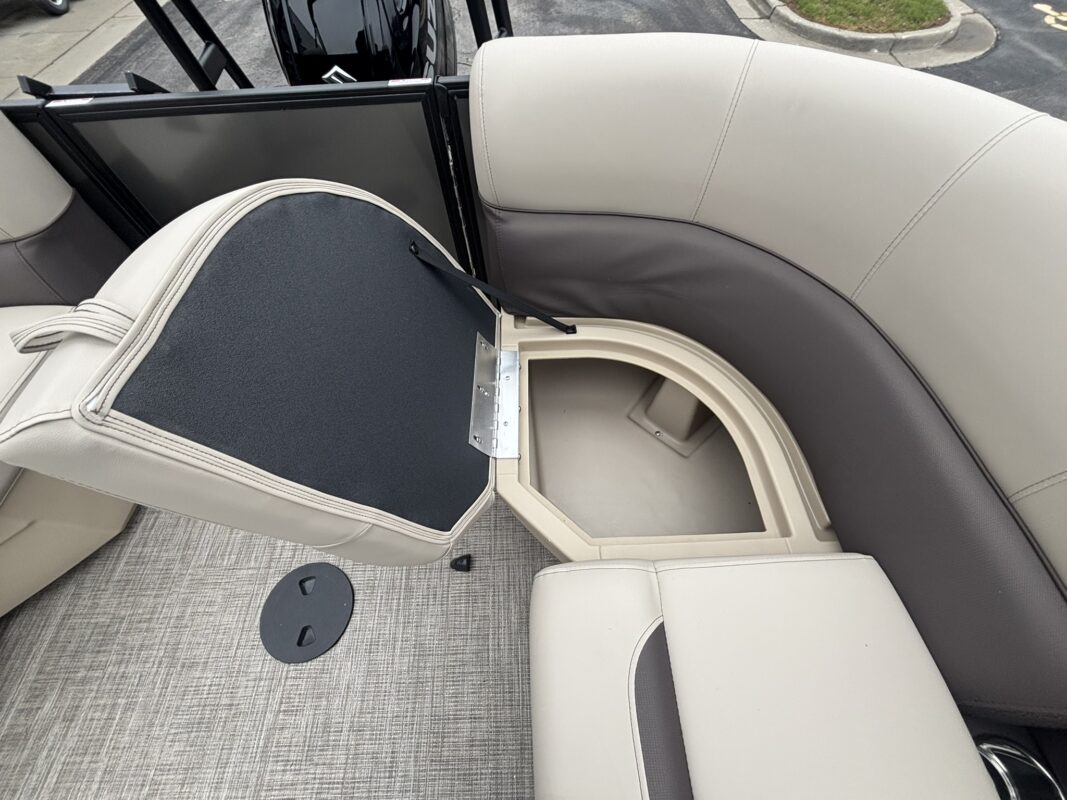 2026 Bentley 223 Legacy Navigator