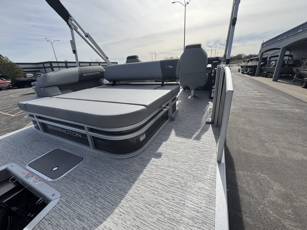 2026 Bennington 22 SSB Base
