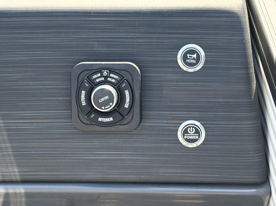 2026 Bennington 22 SSB Sport