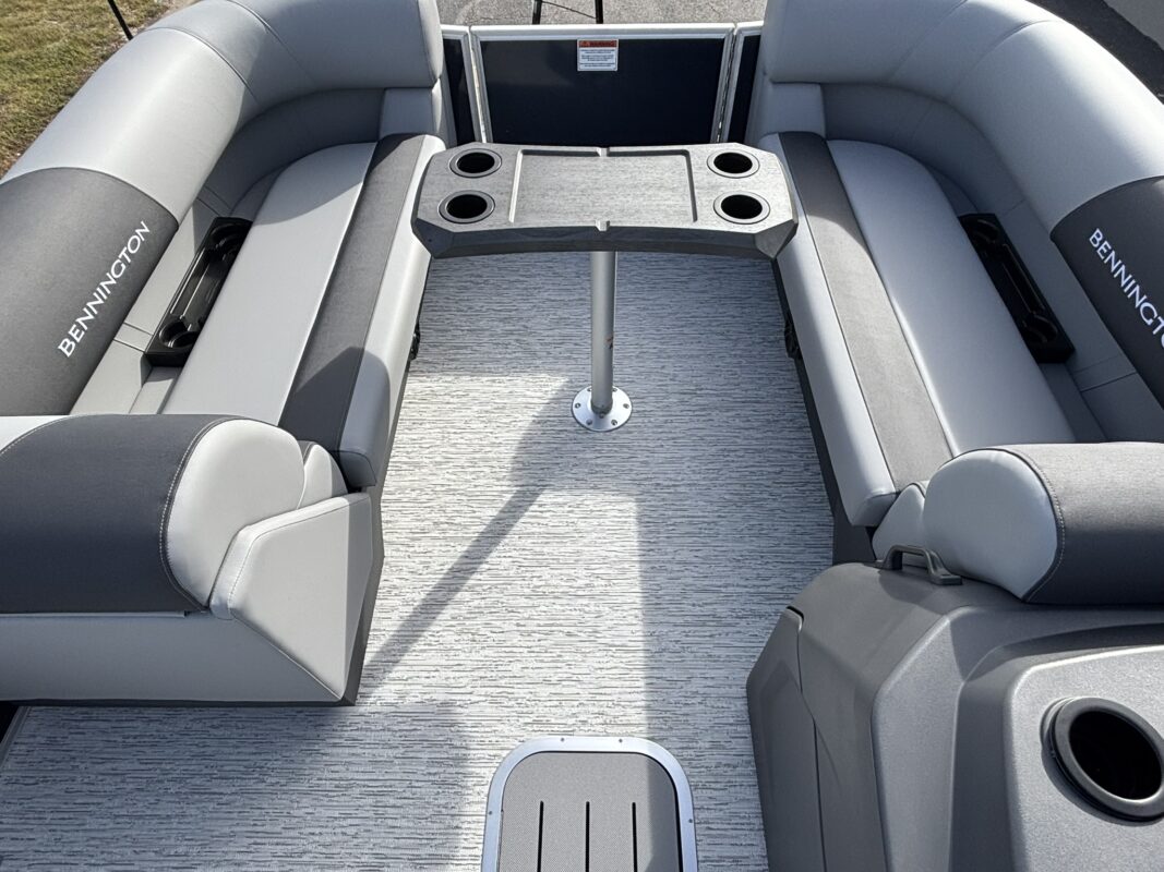 2026 Bennington 22 SSR Base