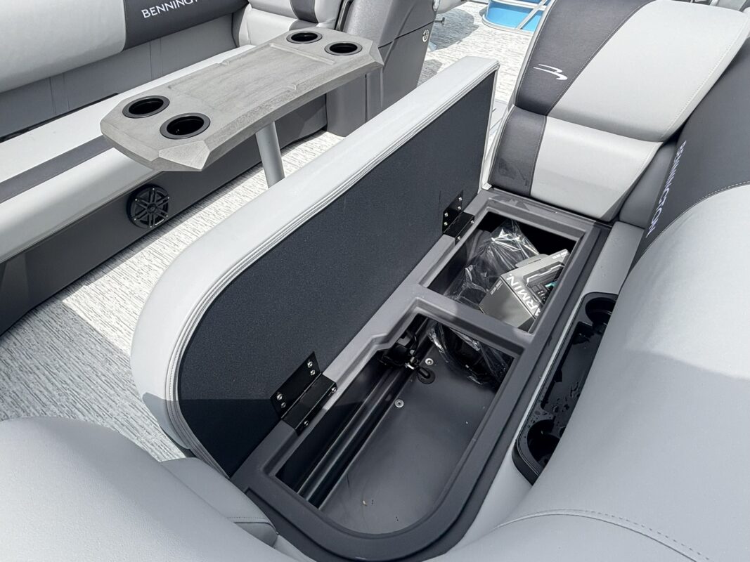 2026 Bennington 22 SSB Base