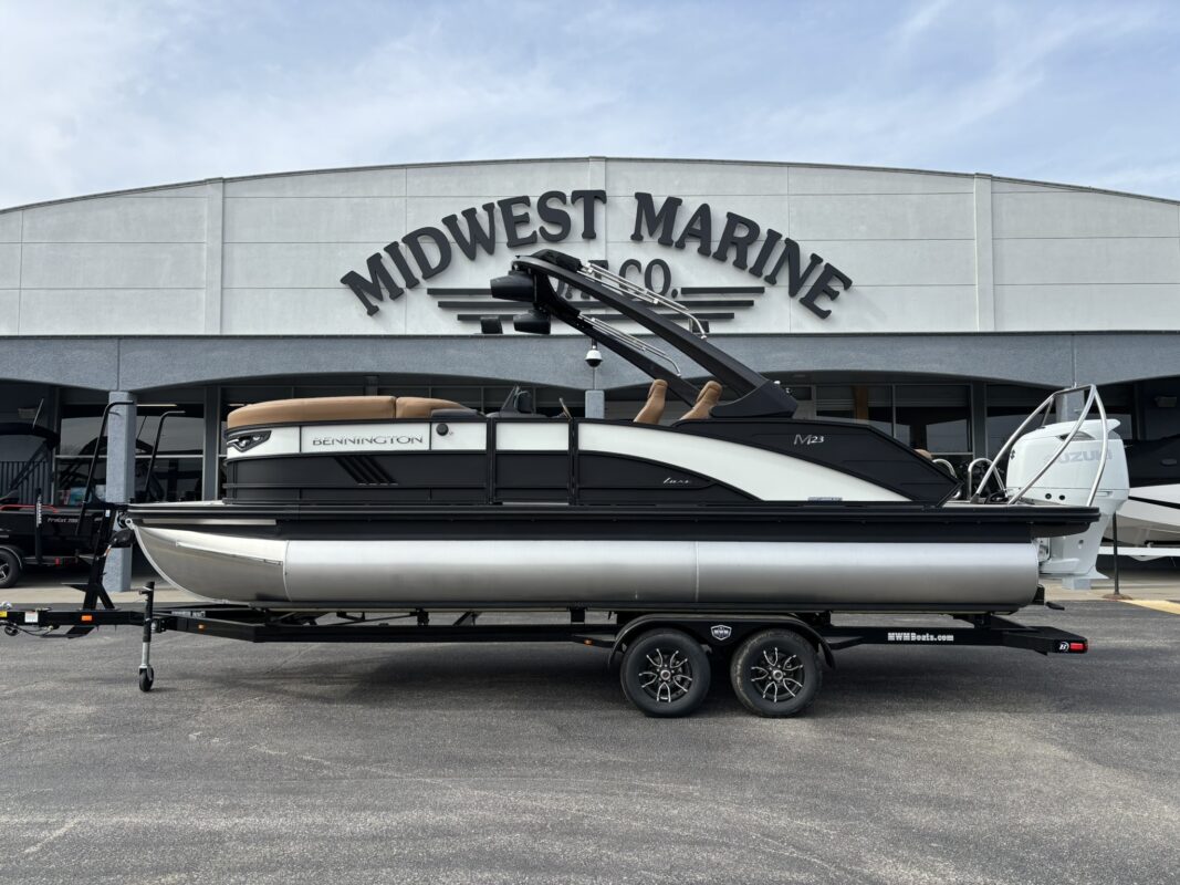2026 Bennington 23 MCSB Luxe