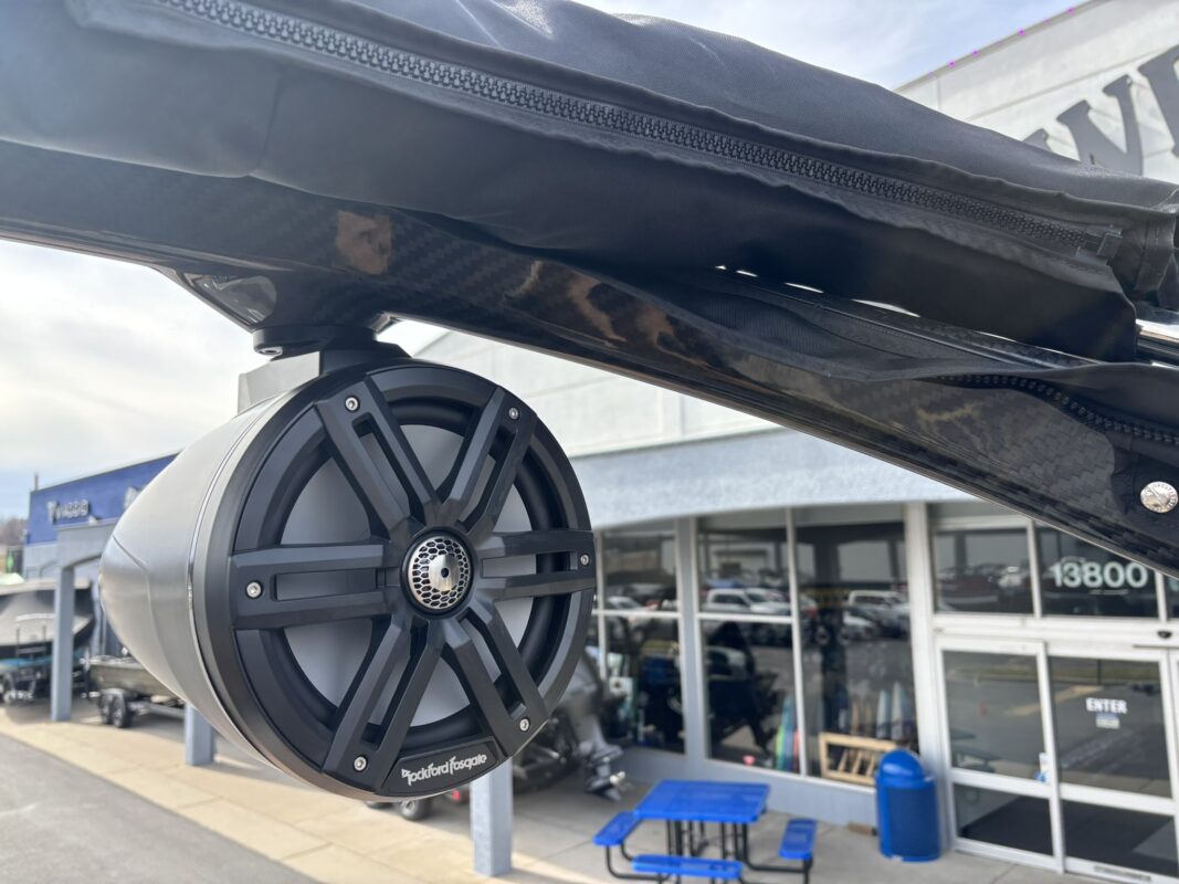 2026 Bennington 23 MCSB Luxe