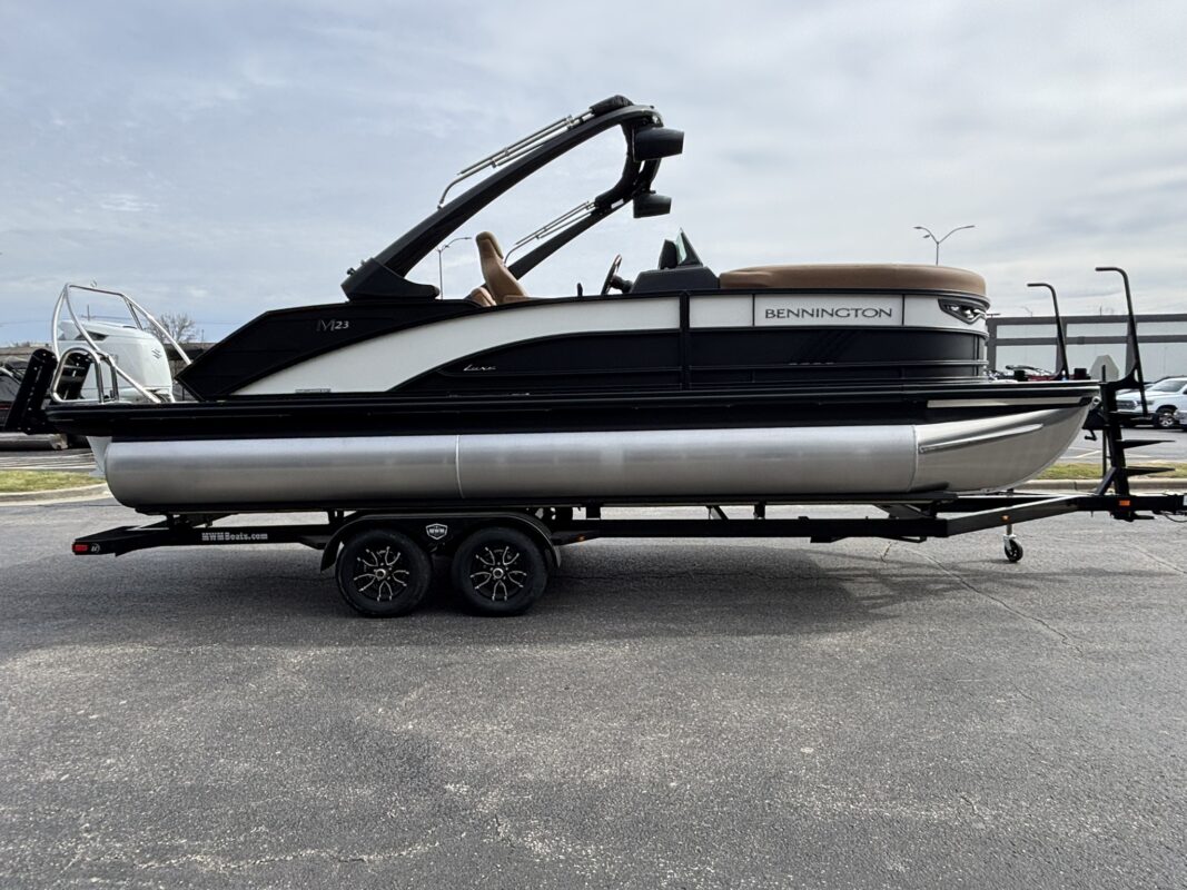 2026 Bennington 23 MCSB Luxe
