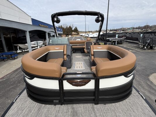2026 Bennington 23 MCSB Luxe