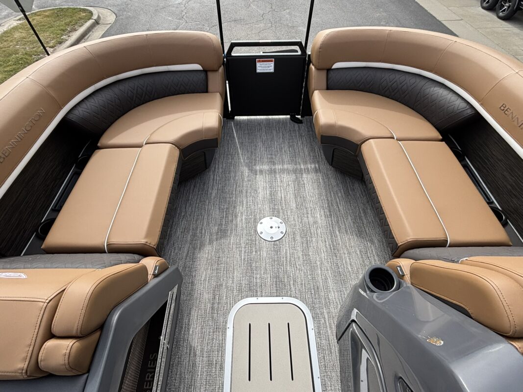 2026 Bennington 23 MCSB Luxe