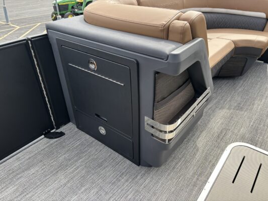 2026 Bennington 23 MCSB Luxe