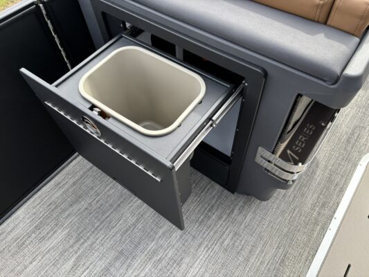 2026 Bennington 23 MCSB Luxe