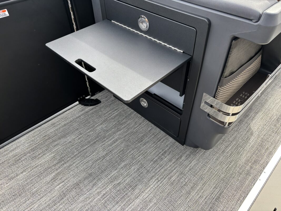 2026 Bennington 23 MCSB Luxe