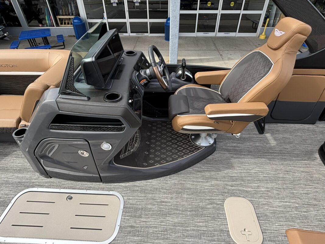 2026 Bennington 23 MCSB Luxe