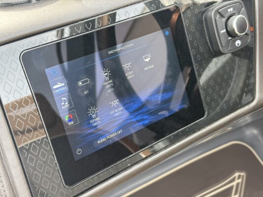 2026 Bennington 23 MCSB Luxe