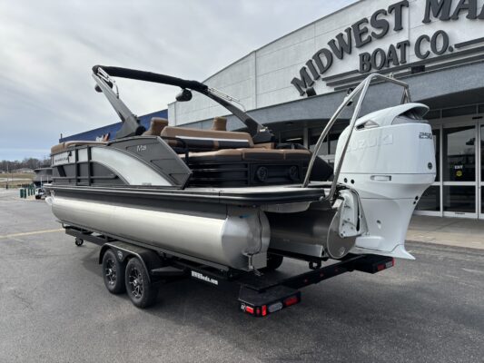 2026 Bennington 23 MCSB Luxe