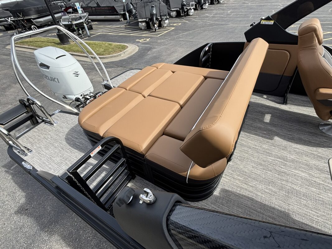 2026 Bennington 23 MCSB Luxe