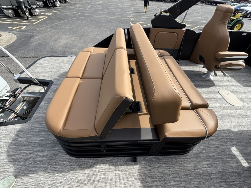 2026 Bennington 23 MCSB Luxe