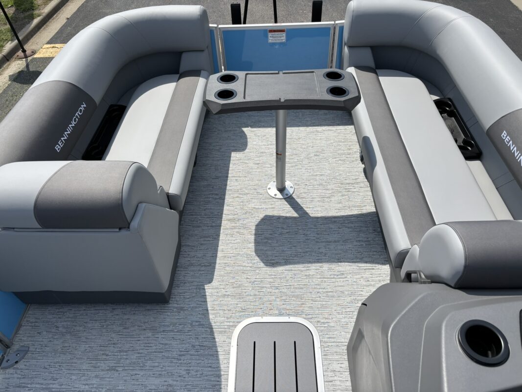 2026 Bennington 22 SSB Base