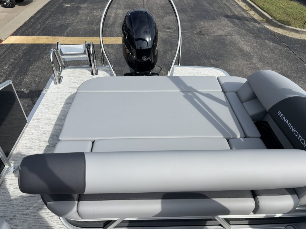 2026 Bennington 22 SSB Base