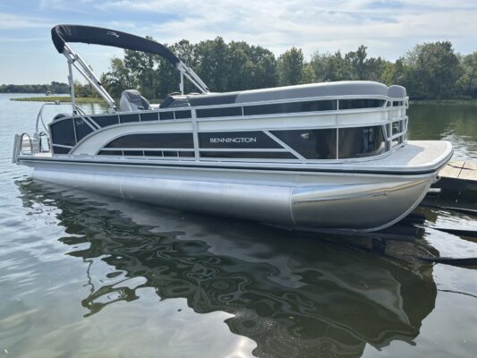 2026 Bennington 22 SSB Base