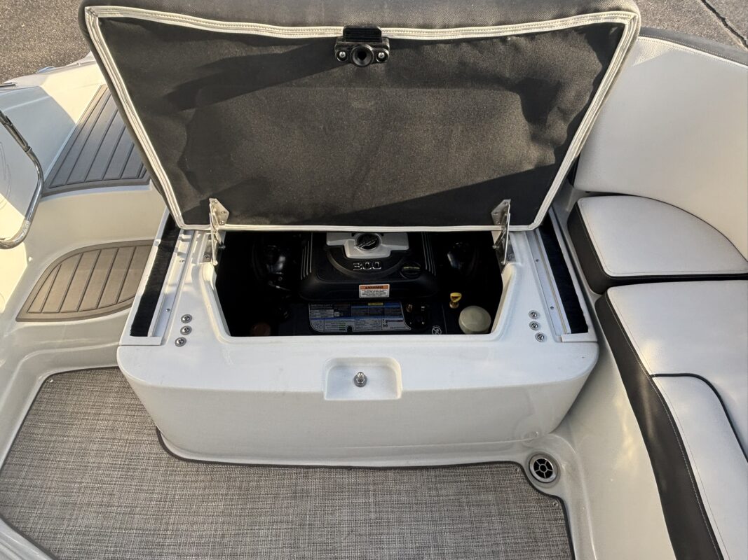 2023 Crownline 260 SS