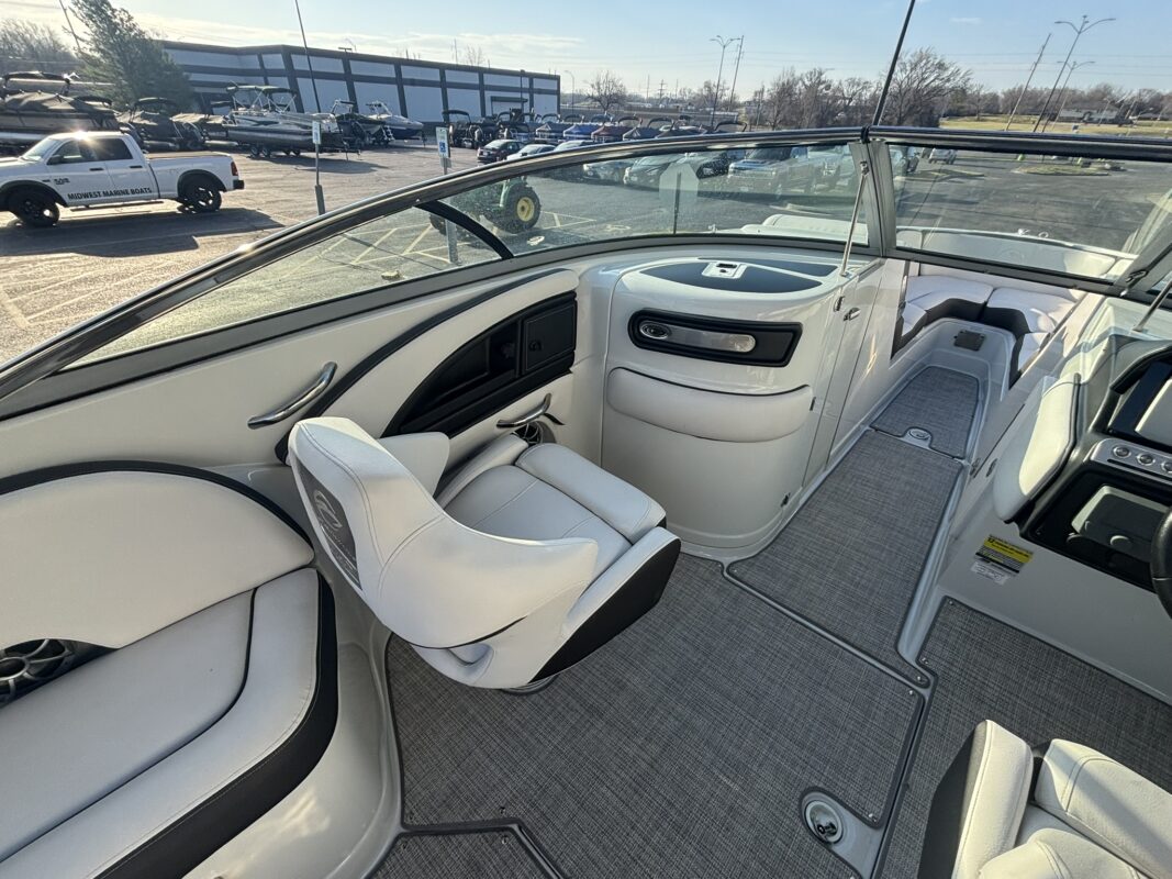 2023 Crownline 260 SS