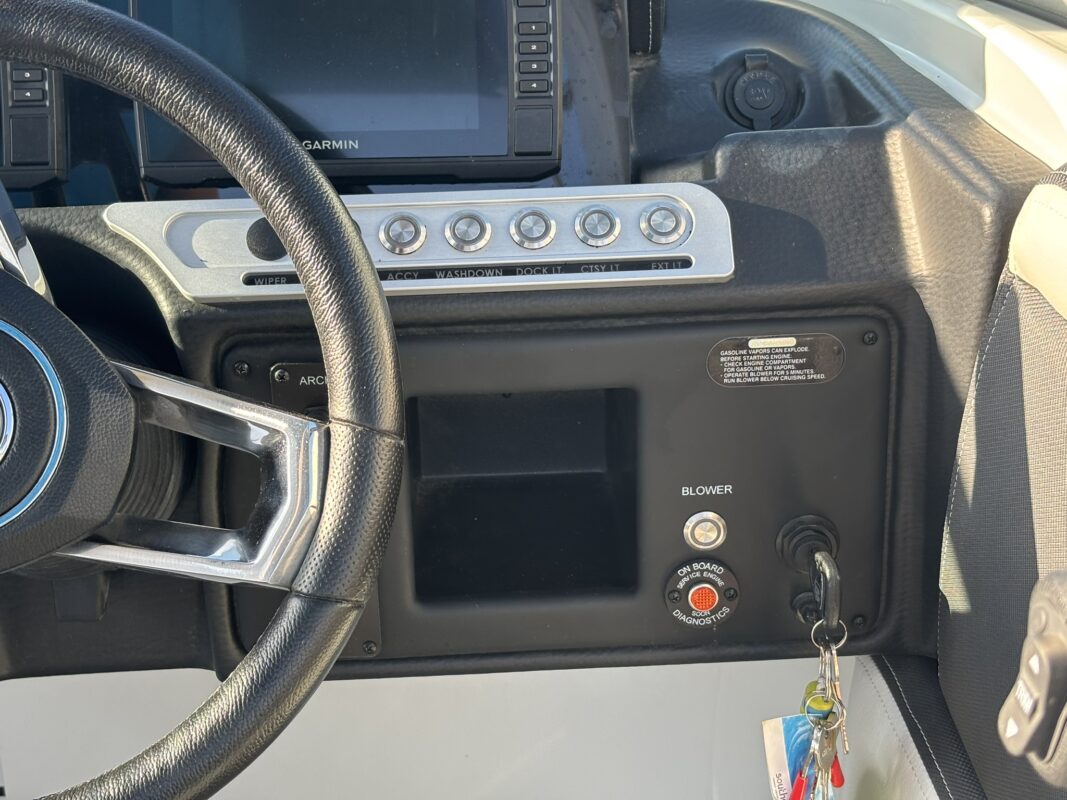 2023 Crownline 260 SS