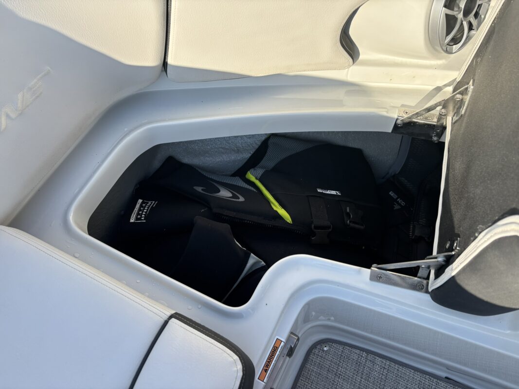 2023 Crownline 260 SS