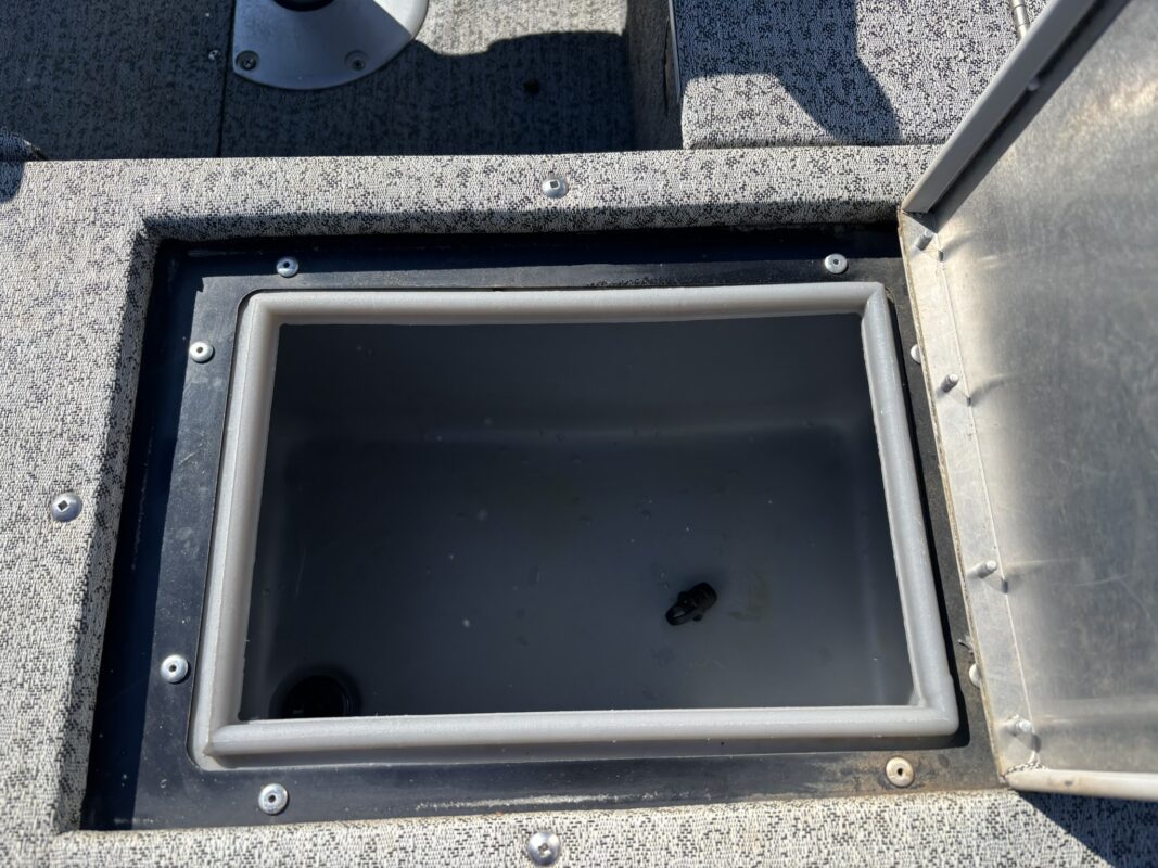 2024 Tracker Pro Guiide V-16 WT