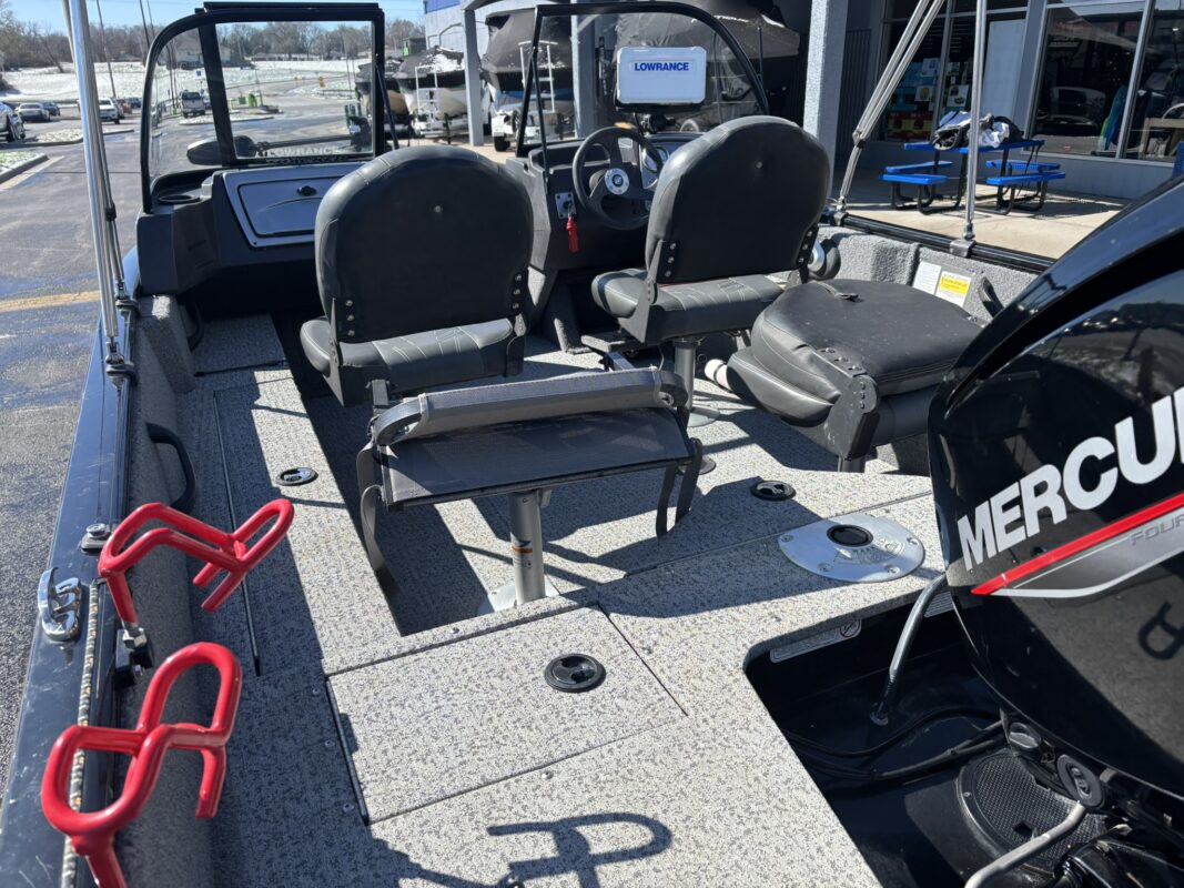 2024 Tracker Pro Guiide V-16 WT