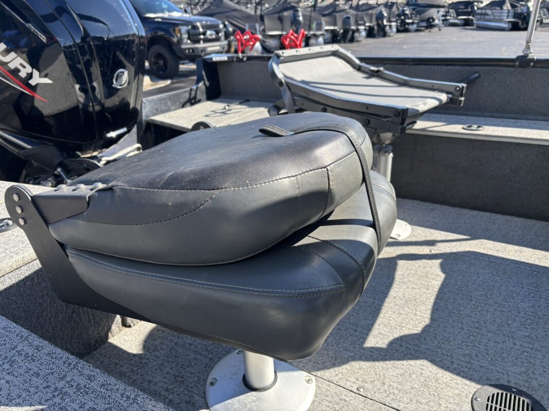 2024 Tracker Pro Guiide V-16 WT