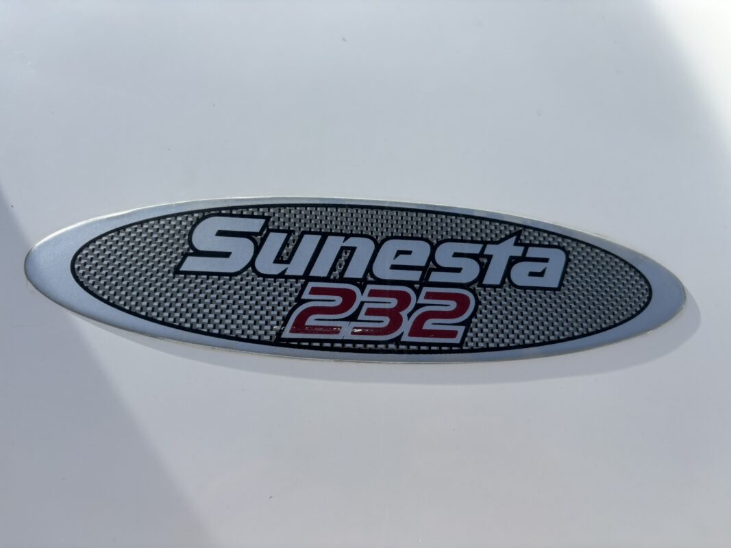 2005 Chaparral 232 Sunesta