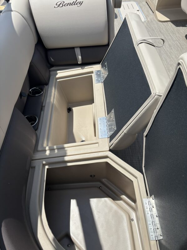 2026 Bentley 223 Legacy Navigator