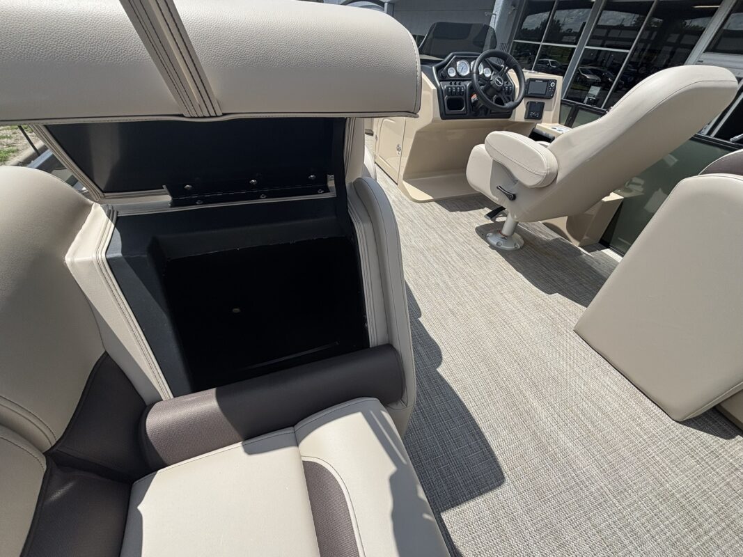 2026 Bentley 223 Legacy Navigator