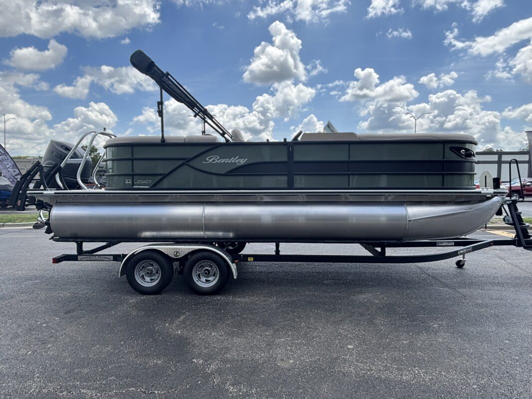 2026 Bentley 223 Legacy Navigator