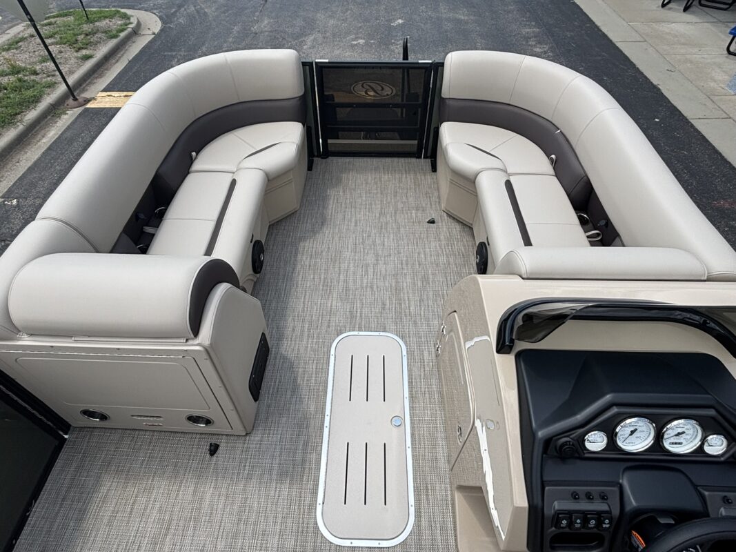 2026 Bentley 223 Legacy Navigator