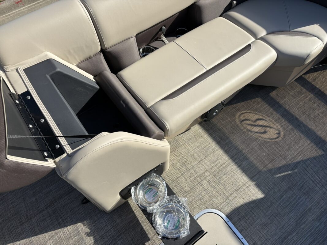 2026 Bentley 223 Legacy Navigator