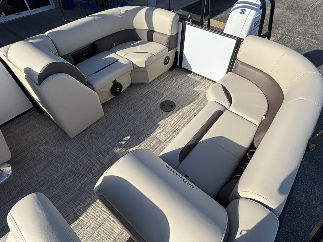 2026 Bentley 223 Legacy Navigator